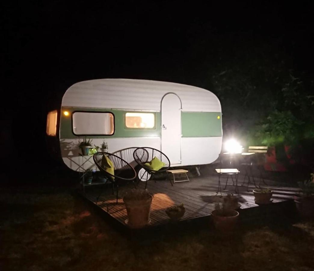Ma Caravane Dans Les Collines Villeneuve-la-Comptal Exterior foto